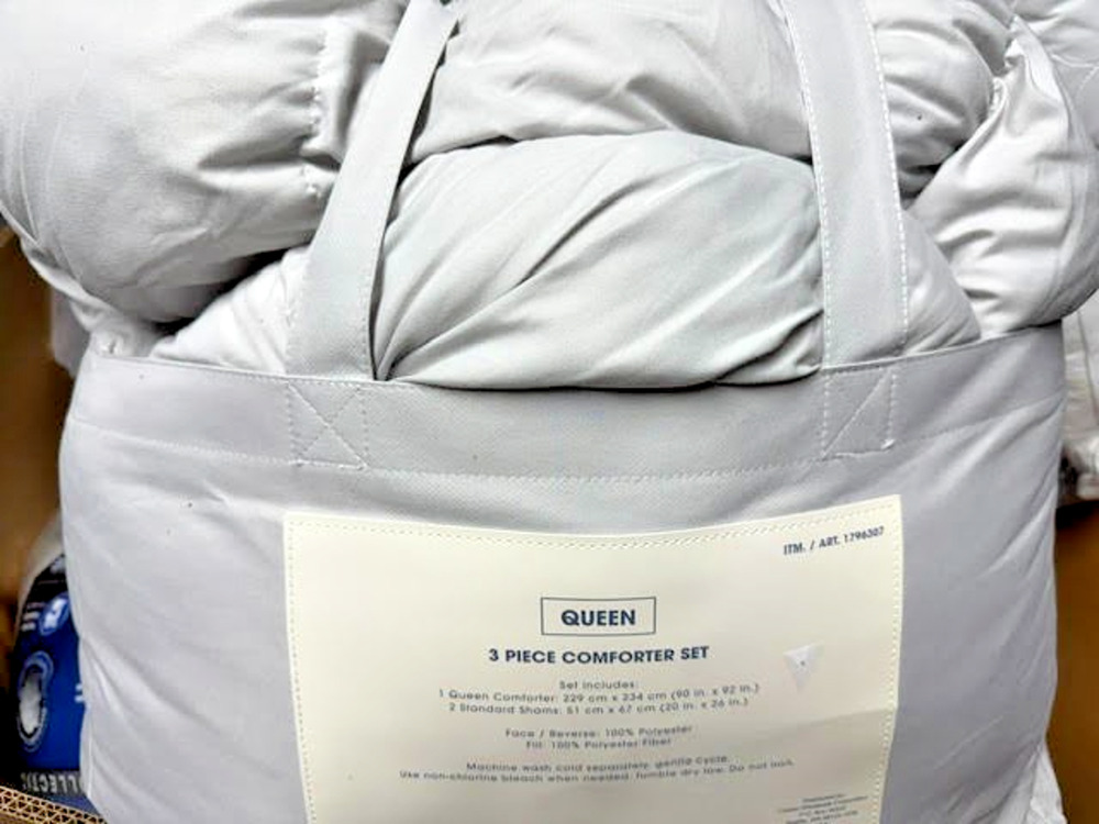 Casual Living Queen 3 Piece Comforter Set Gray Pintuck Tufted 90x92 New